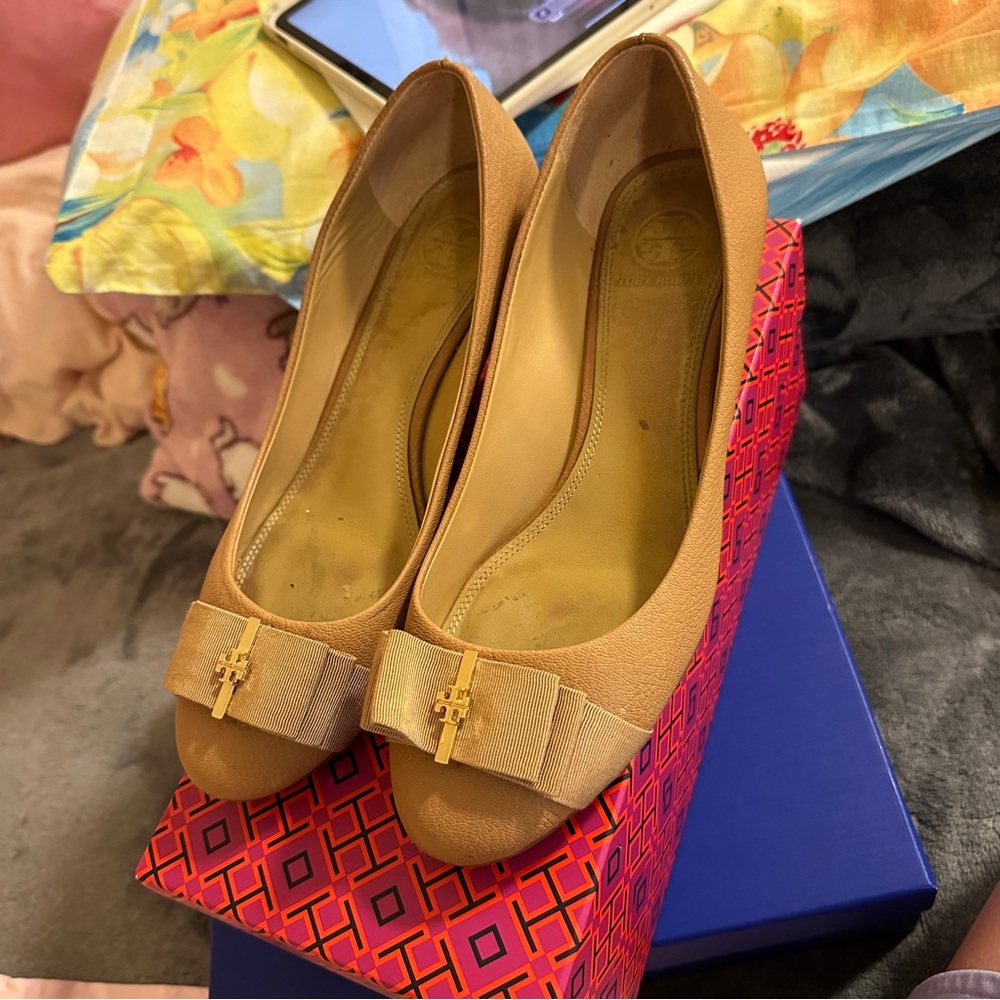Tory Burch Tan Bow Low Wedges
